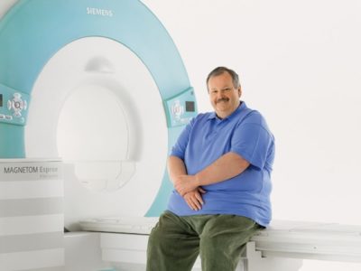 Могут ли пройти процедуру МРТ полные люди?